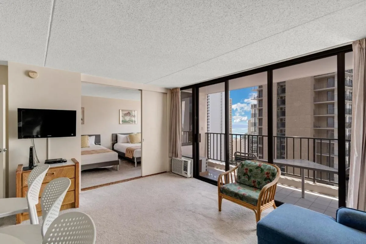 Image 4 of Waikiki Banyan 28th Floor Ocean View Condo – Free parking & WiFi home