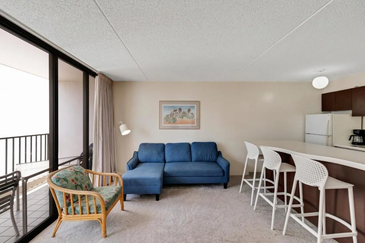 Image 5 of Waikiki Banyan 28th Floor Ocean View Condo – Free parking & WiFi home