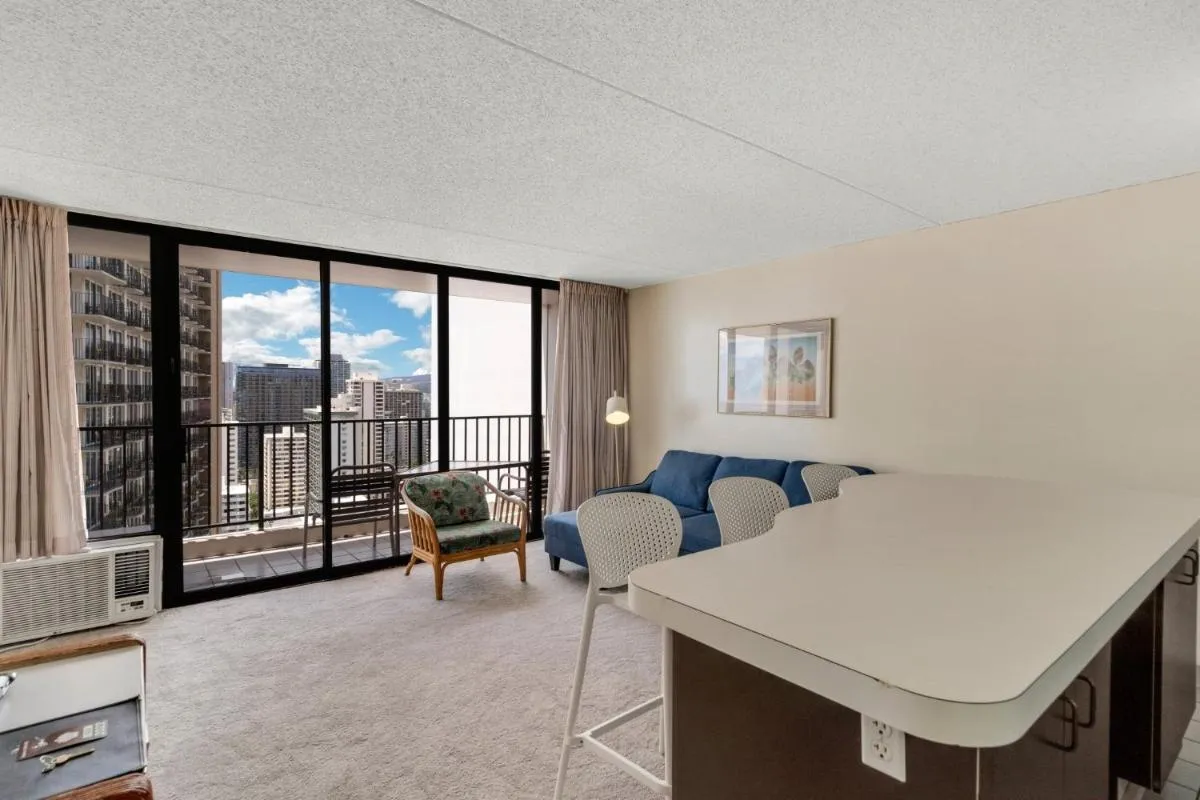 Image 2 of Waikiki Banyan 28th Floor Ocean View Condo – Free parking & WiFi home