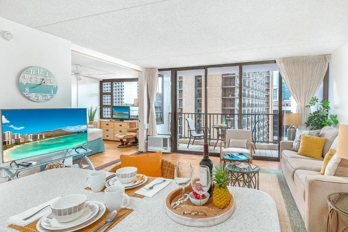 Image of Waikiki Banyan Cozy Condo Suite – Ocean View with Free Parking!