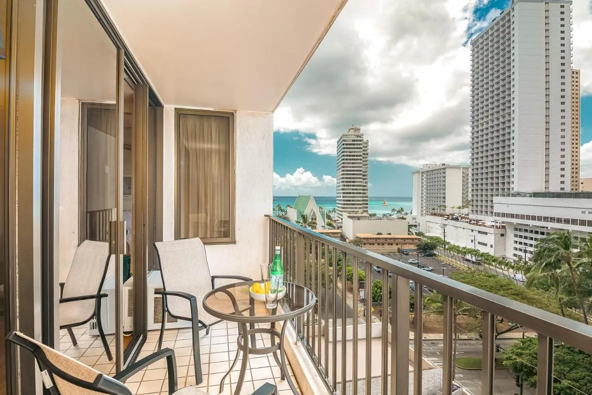 Image 6 of Waikiki Banyan Cozy Condo Suite – Ocean View with Free Parking!