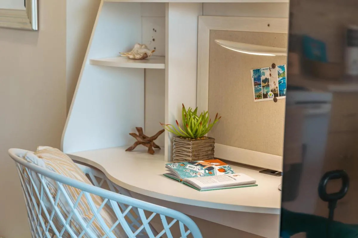Image 2 of Waikiki Banyan Cozy Condo Suite – Ocean View with Free Parking!