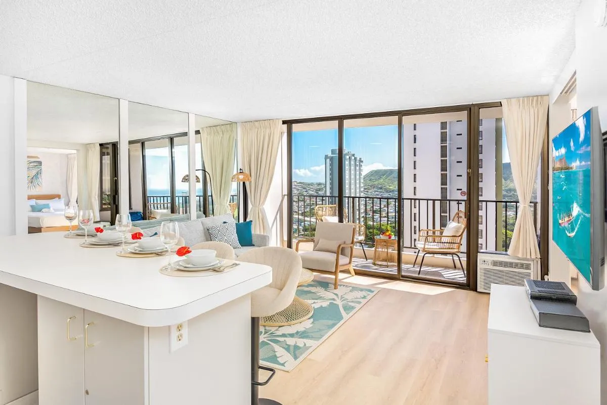 Image 3 of Waikiki Banyan: Diamond Head and Ocean View Condo!