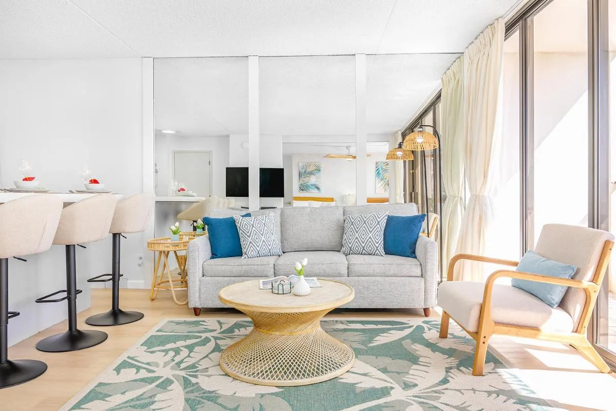 Image 4 of Waikiki Banyan: Diamond Head and Ocean View Condo!