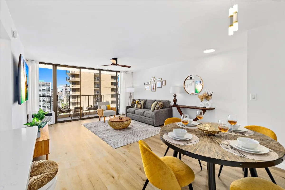 Image 4 of Waikiki Banyan Fabulous Ocean View Condo with Free Parking