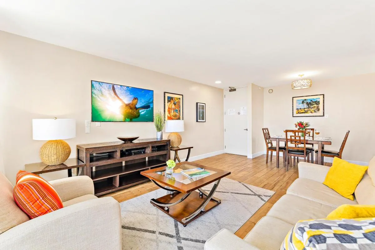 Image 5 of Waikiki Banyan Ocean View Hideaway, Short Walk to Beach with Parking