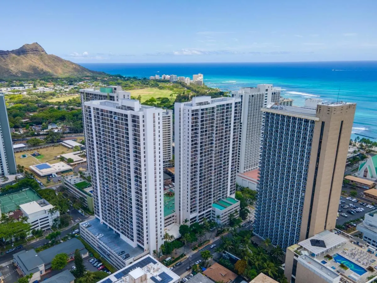 Image 6 of Waikiki Banyan Ocean View Hideaway, Short Walk to Beach with Parking