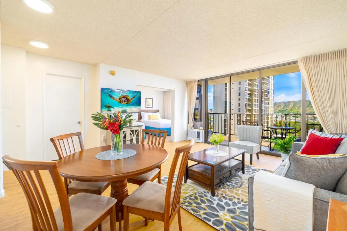 Image 5 of Waikiki Banyan Ocean View Oasis with Free Parking!