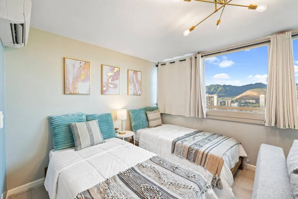 Image 1 of Waikiki Beach 1Bedroom Luxury Condo!