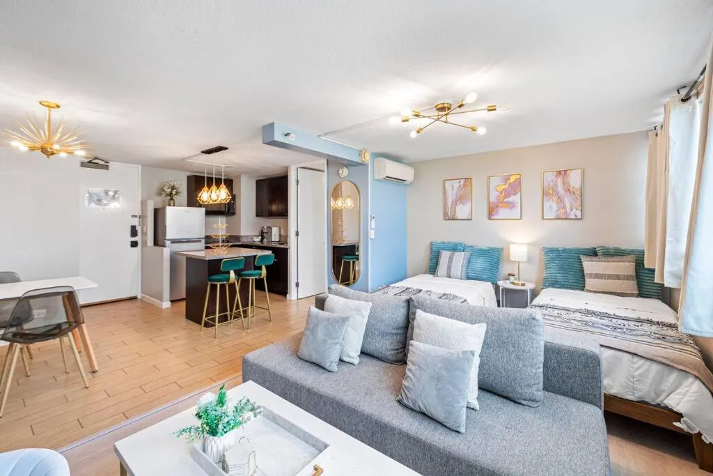 Image 4 of Waikiki Beach 1Bedroom Luxury Condo!