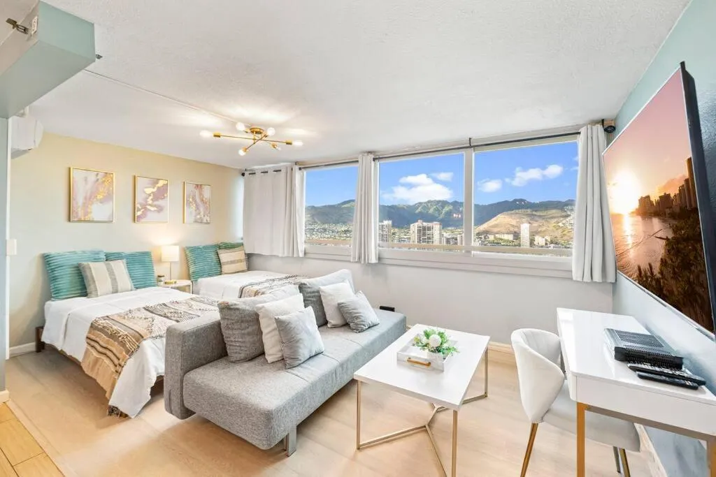 Image 5 of Waikiki Beach 1Bedroom Luxury Condo!