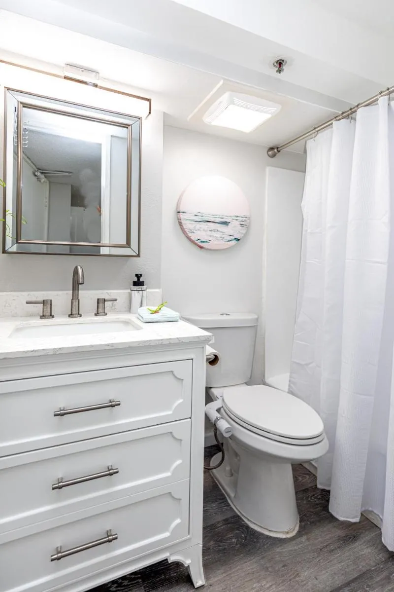 Image 3 of Waikiki Gem, Beautifully Upgraded King Studio!
