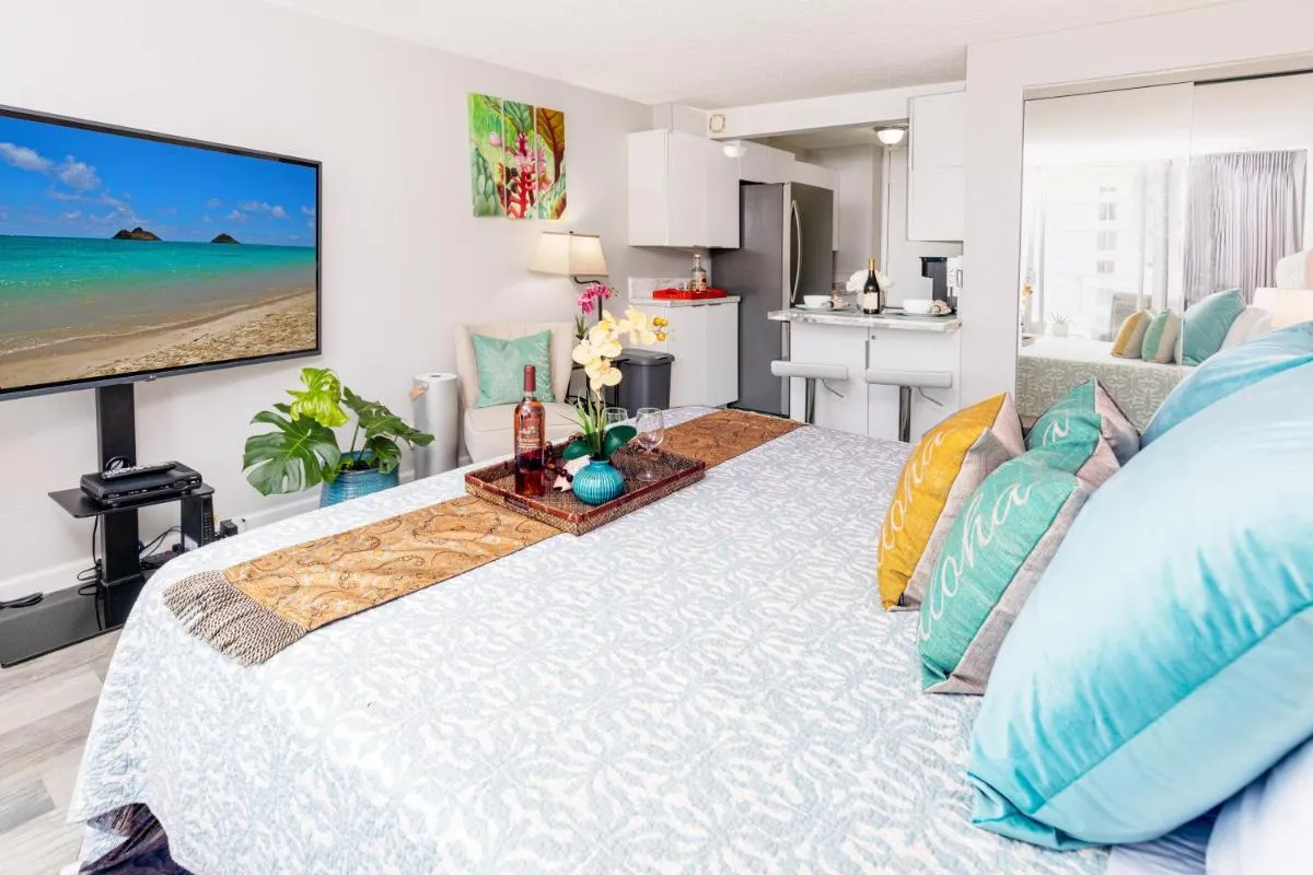Image 5 of Waikiki Gem, Beautifully Upgraded King Studio!