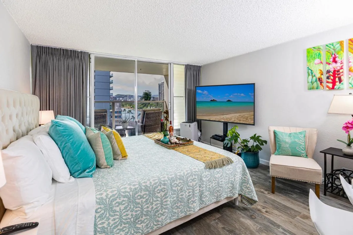Image 1 of Waikiki Gem, Beautifully Upgraded King Studio!