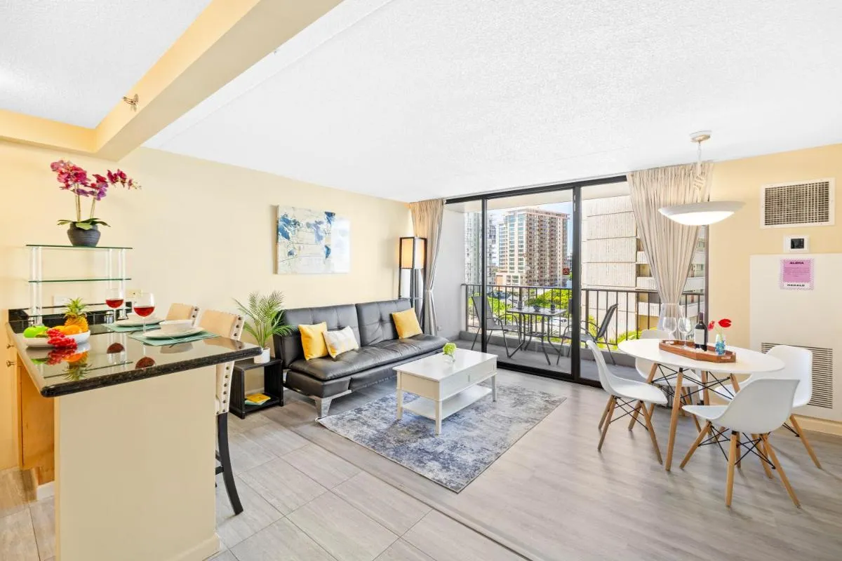 Image 4 of Waikiki Getaway, Diamond Head View Condo with Free Parking