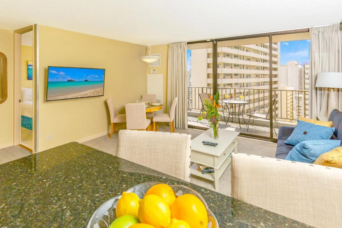Image 5 of Waikiki Sunset Tropical Getaway with Free Parking!