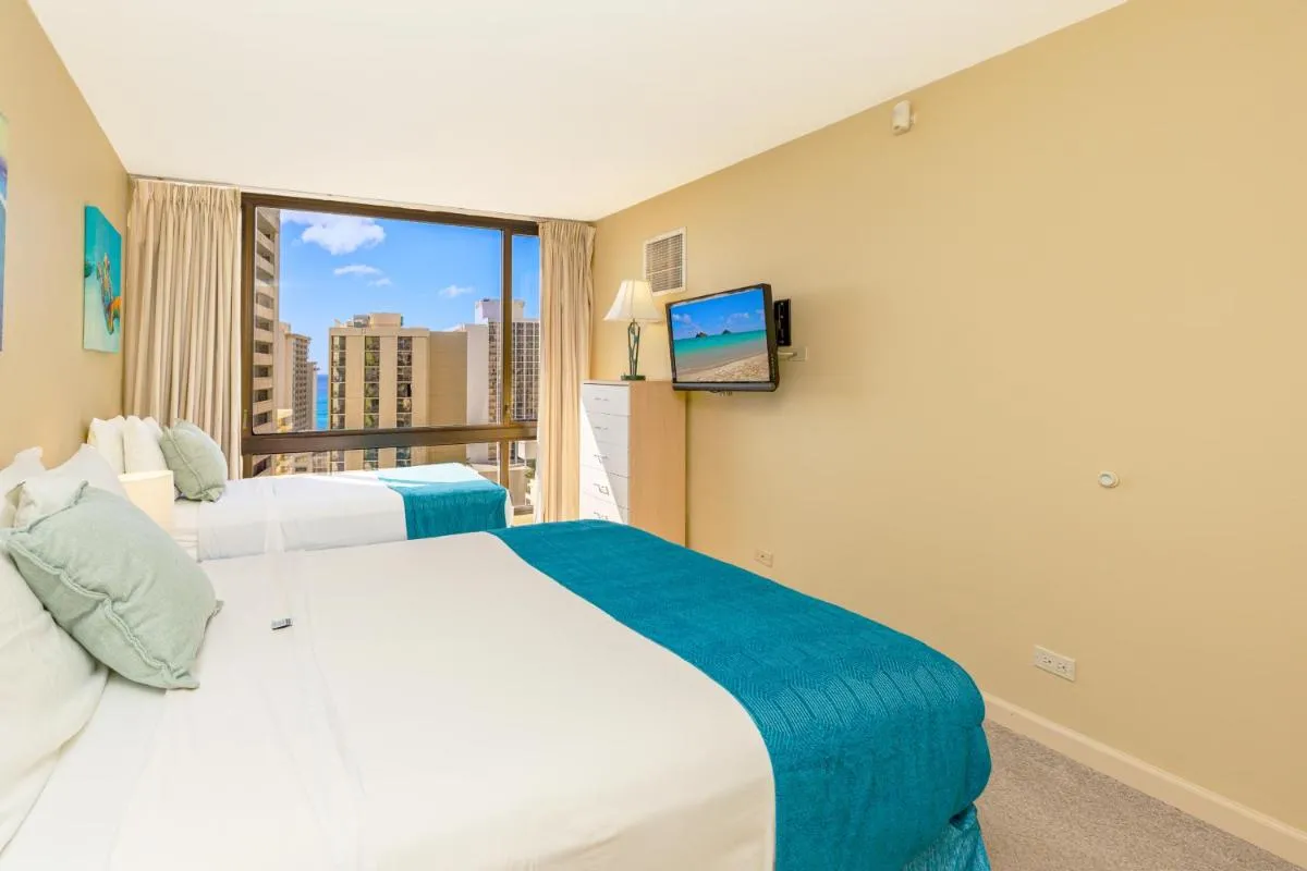 Image 1 of Waikiki Sunset Tropical Getaway with Free Parking!