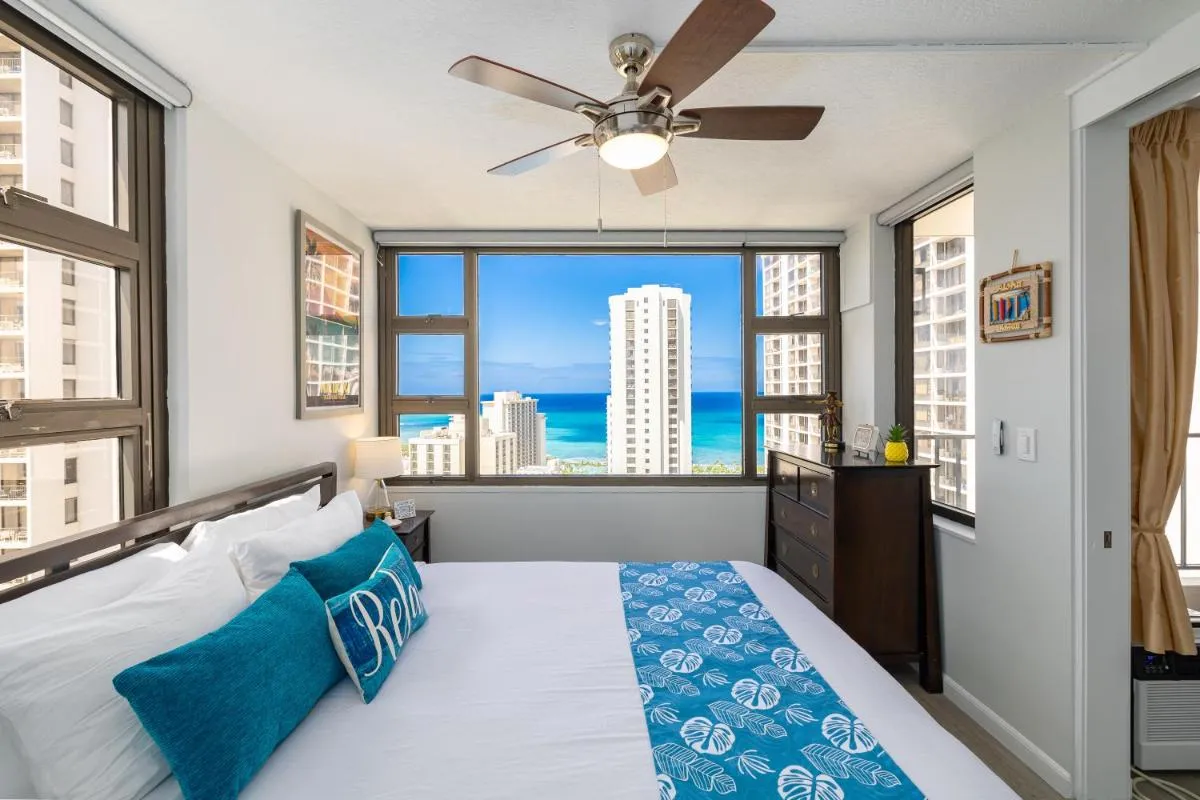 Image 1 of Waikiki Upscale 1 BR – Ocean Views – Parking