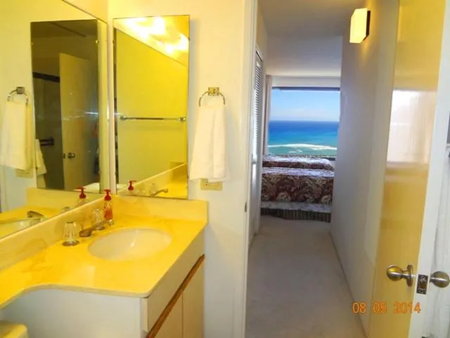 Image 2 of Waikiki Vacation 10