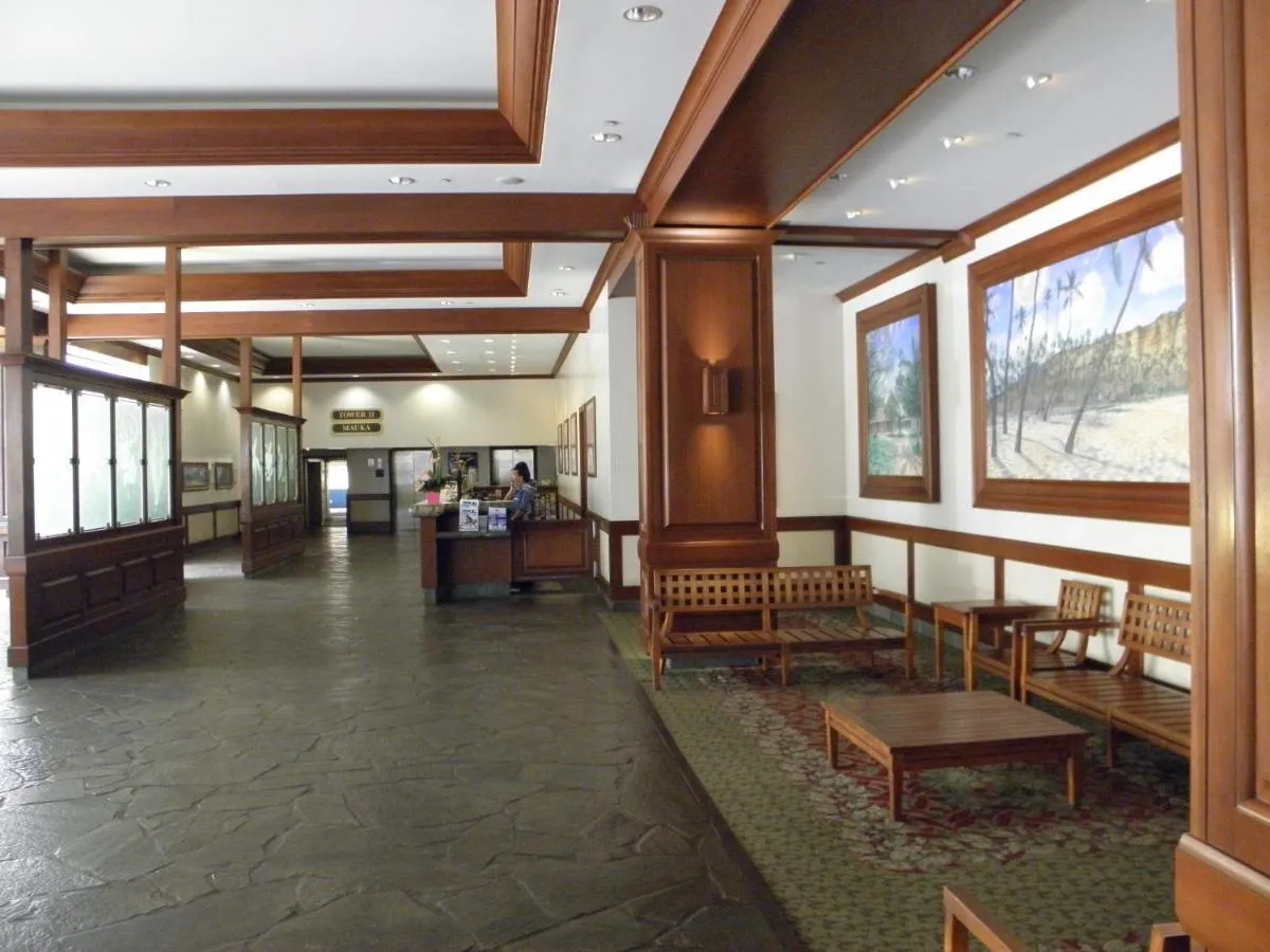 Image 4 of Warm Aloha Vibes, Mountain Views, Short Walk to Beach, and Free Parking