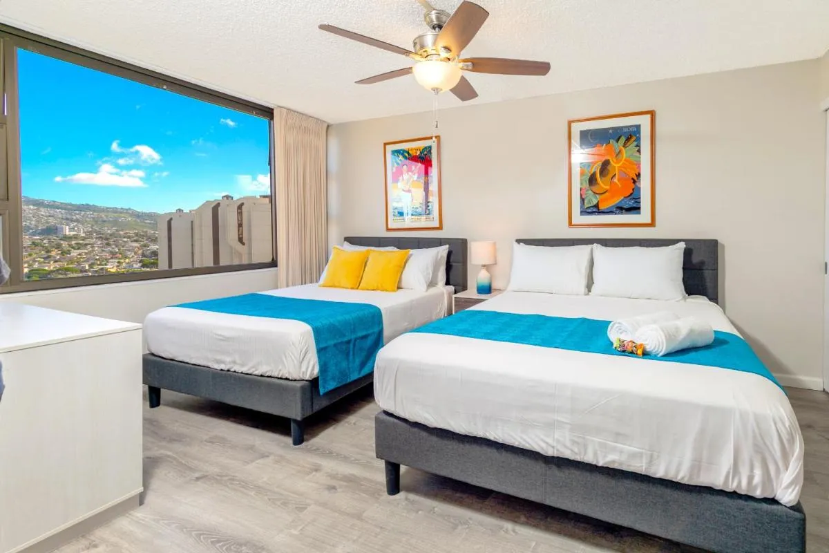 Image 1 of Warm Aloha Vibes, Mountain Views, Short Walk to Beach, and Free Parking