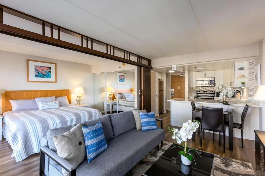 Image of 1519 Ilikai Collection 9. Beachfront Resort, upgraded