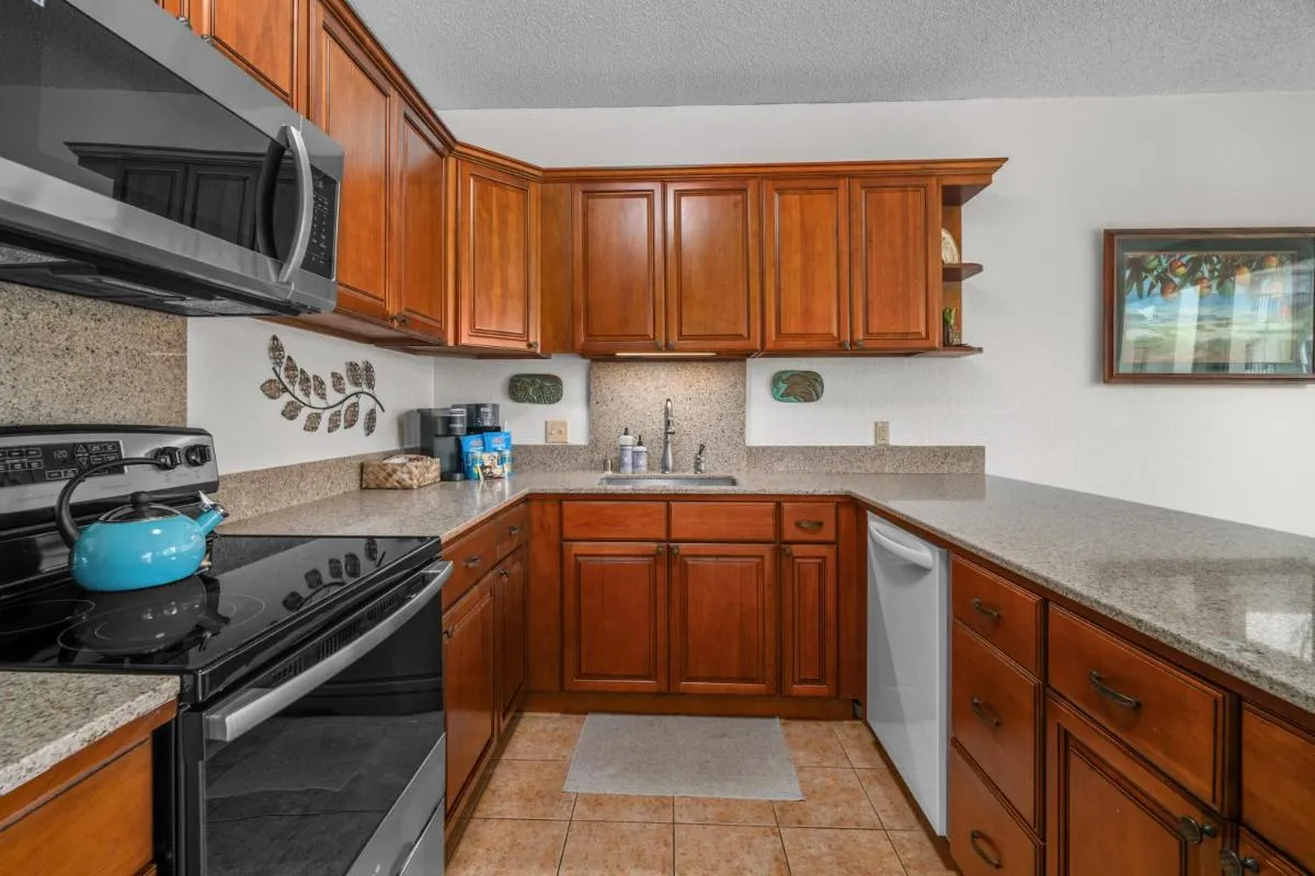 Image 3 of 1Br 1Ba Kahala Tropical Dream, Pool, Garden View 513