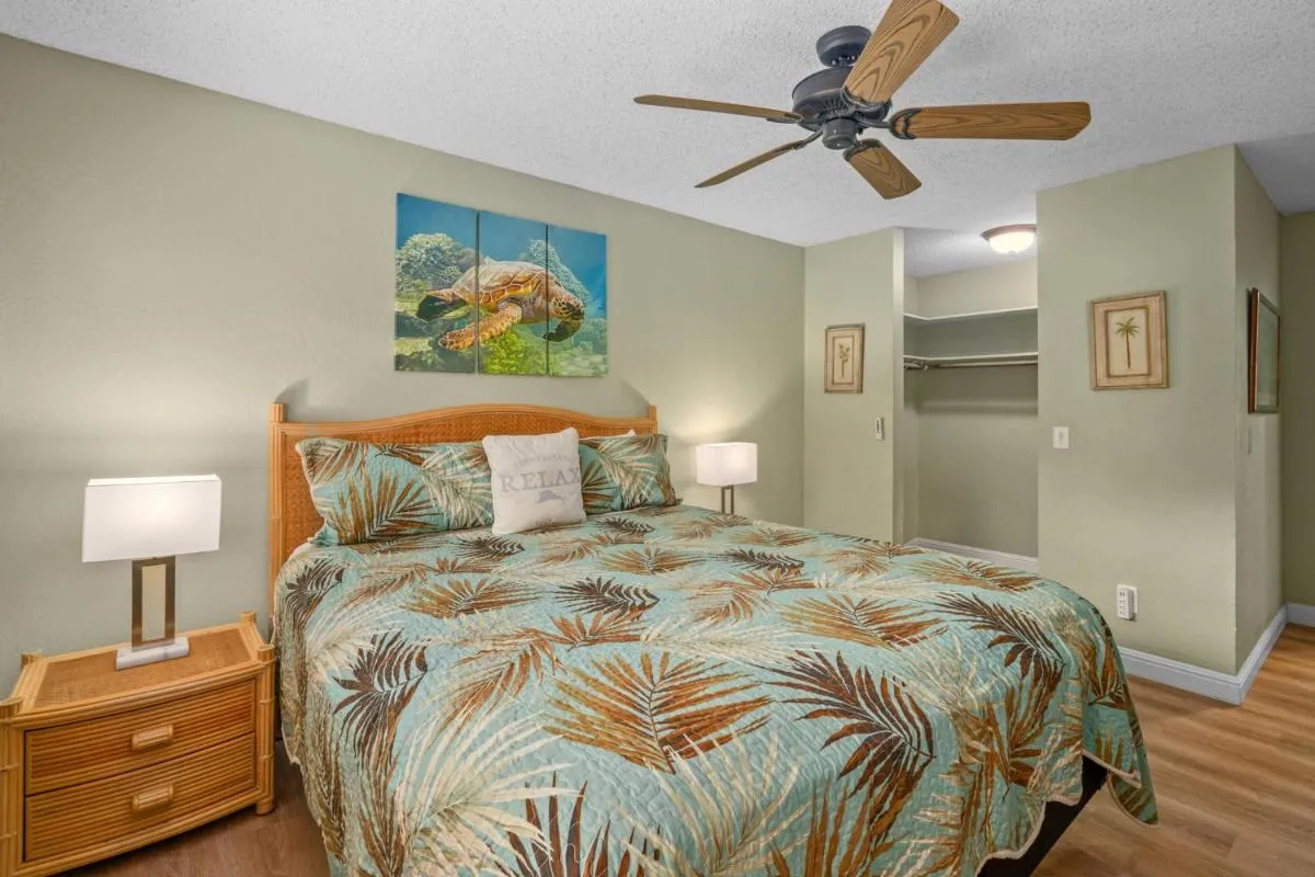 Image 6 of 1Br 1Ba Kahala Tropical Dream, Pool, Garden View 513