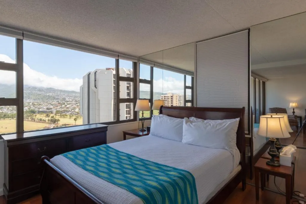 Image of 21st Floor Condo With View of Ko’olau Mountains and the Ala Wai Canal condo