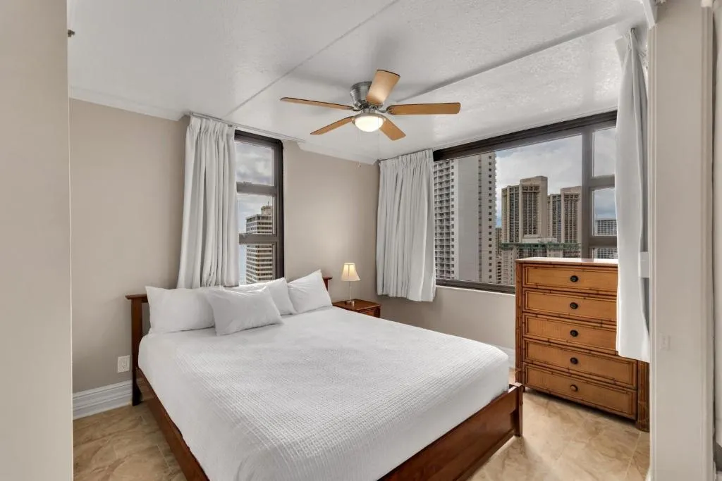 Image of 22nd Floor Condo with Stunning Ocean Views and Free Parking!