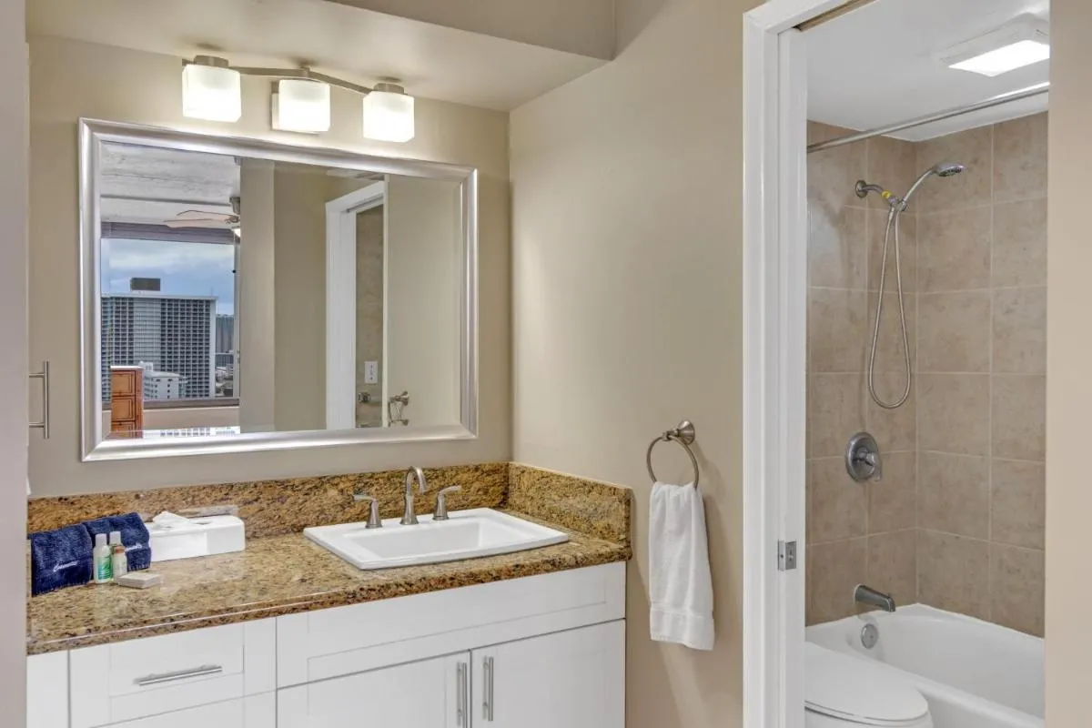 Image 2 of 22nd Floor Condo with Stunning Ocean Views and Free Parking!