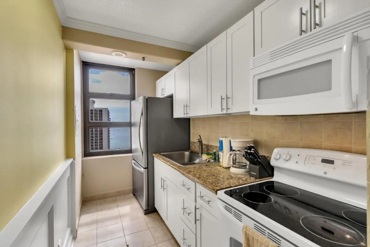 Image 3 of 22nd Floor Condo with Stunning Ocean Views and Free Parking!