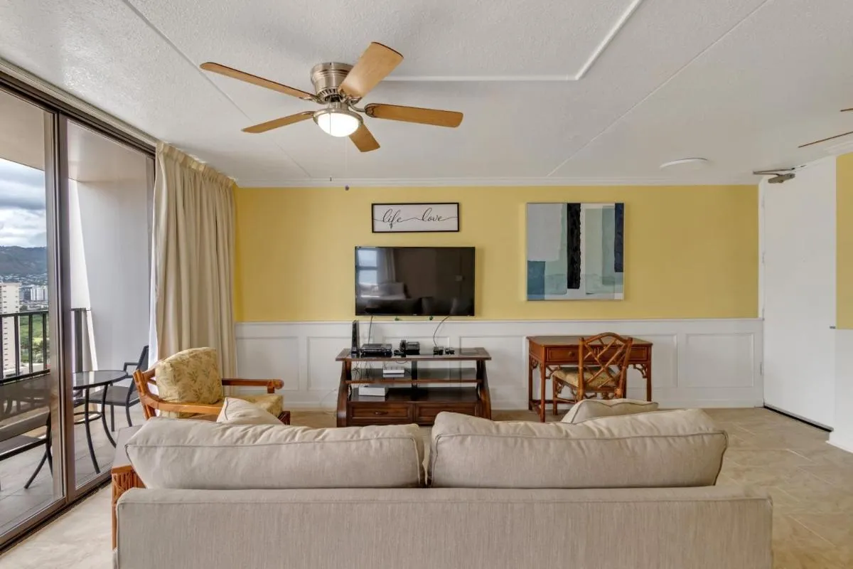 Image 6 of 22nd Floor Condo with Stunning Ocean Views and Free Parking!