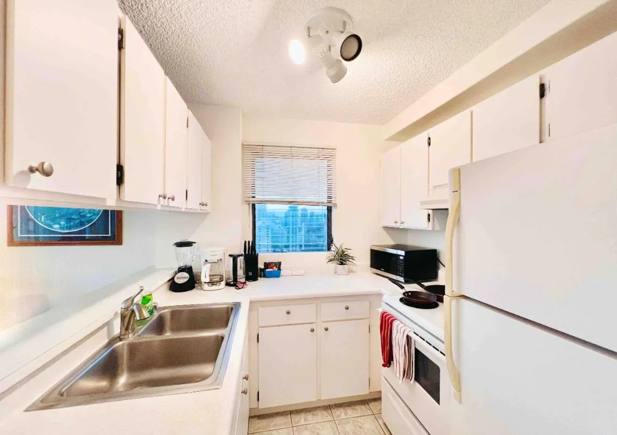 Image 5 of 28th Floor Breathtaking Ocean View with a Kitchen-Free Parking-Corner Unit-King Bed
