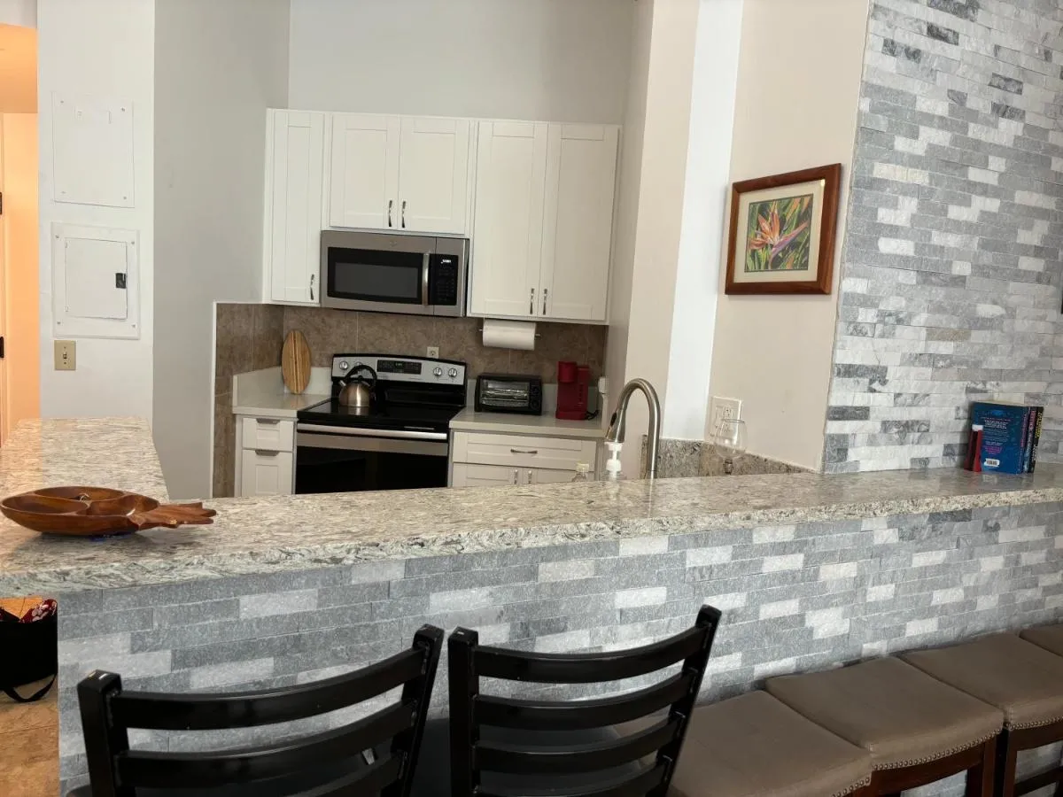 Image 4 of 2BR Downtown High Ceiling Free Parking and WiFi