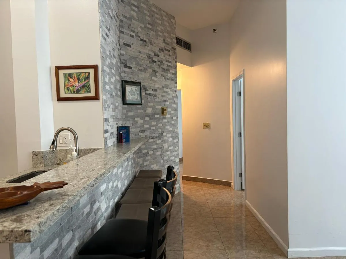 Image 6 of 2BR Downtown High Ceiling Free Parking and WiFi