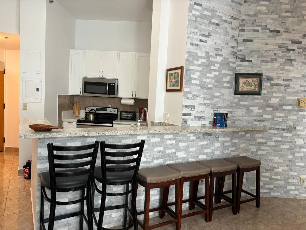 Image 5 of 2BR Downtown High Ceiling Free Parking and WiFi