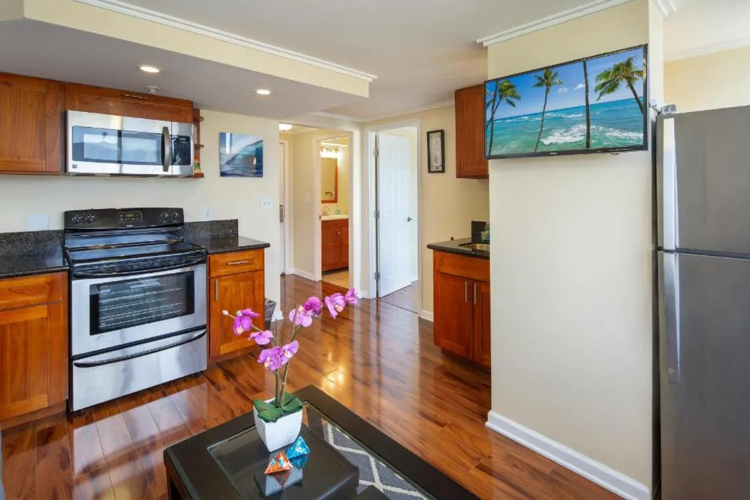 Image 3 of 2 Bedroom Corner Suite & Tropical Views