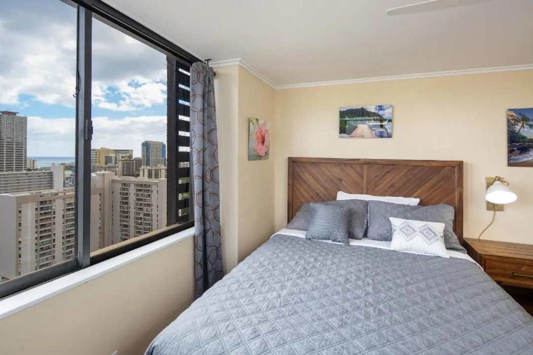 Image 5 of 2 Bedroom Corner Suite & Tropical Views