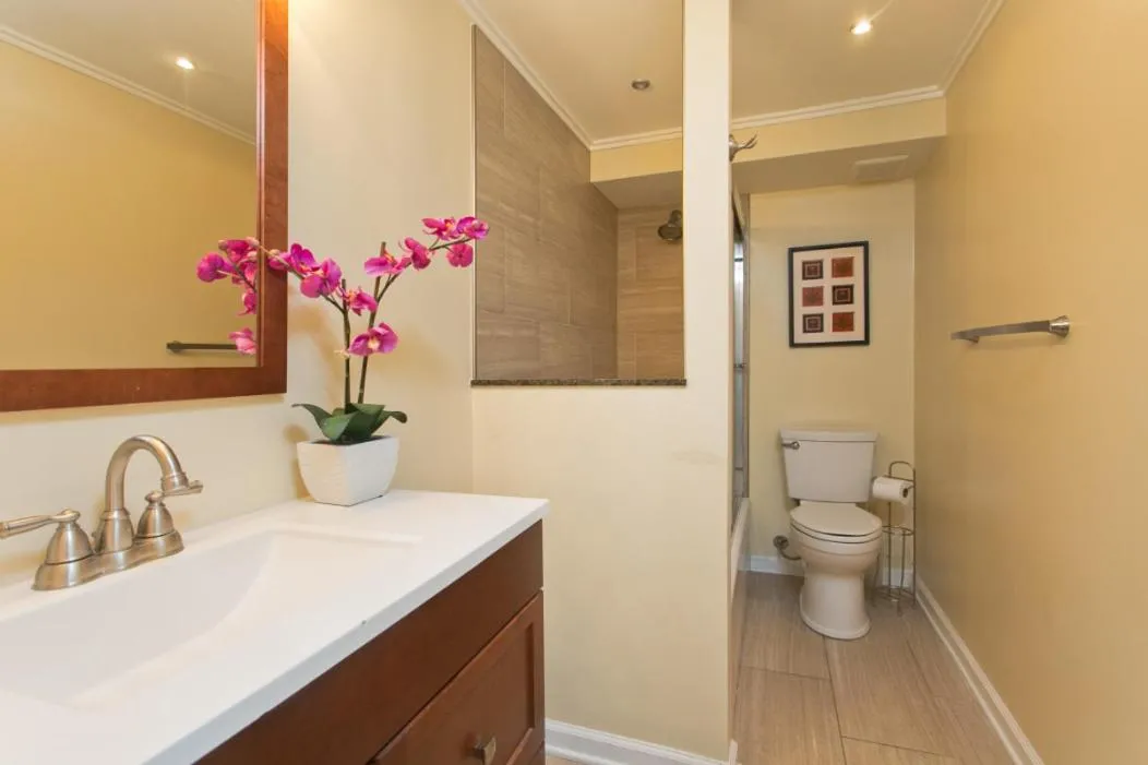 Image 6 of 2 Bedroom Corner Suite & Tropical Views