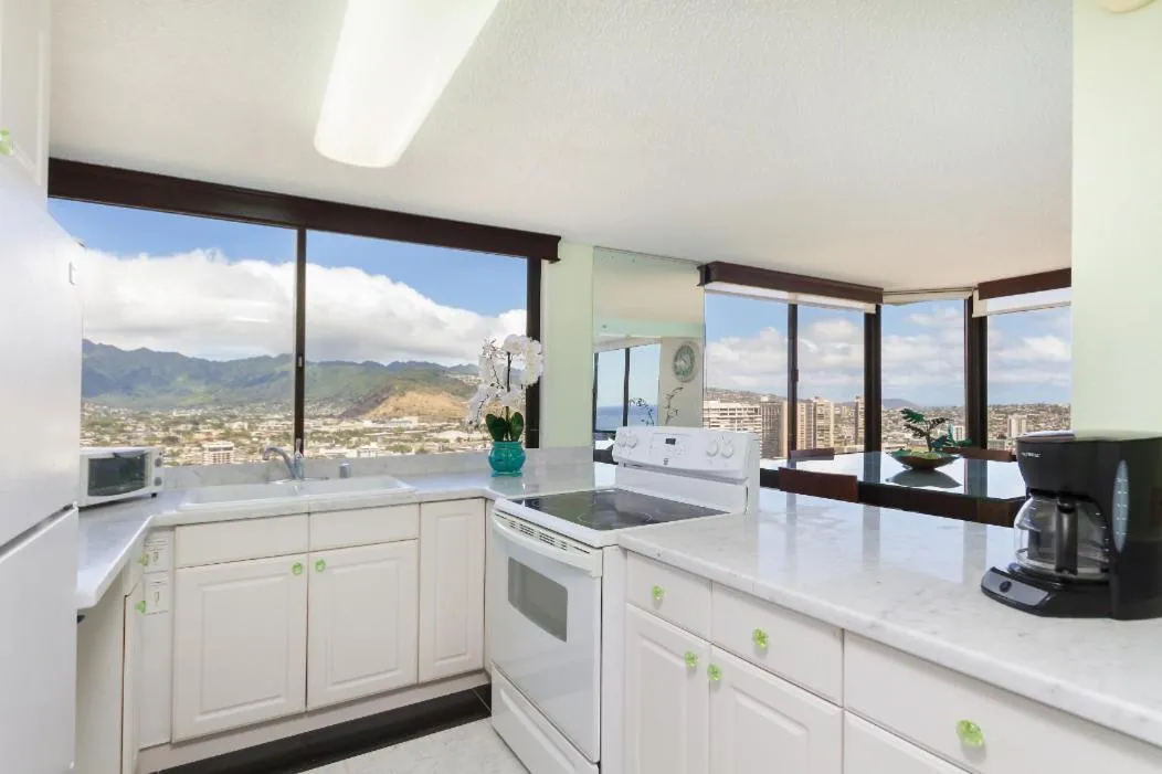 Image 5 of 2 Bedroom Penthouse w/Ocean Views