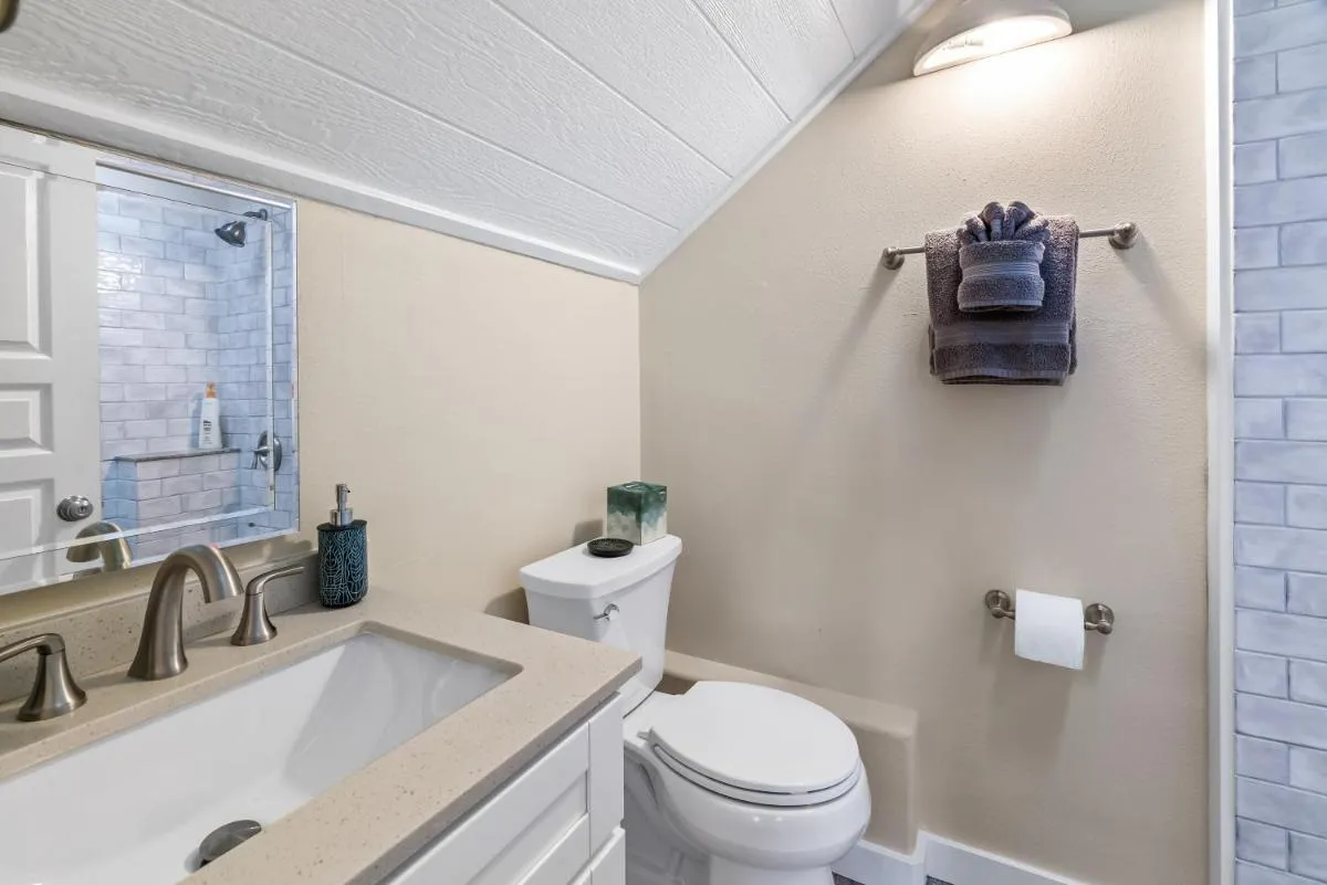 Image 6 of 3982S Kalakaua Gorgeous Princevile Studio