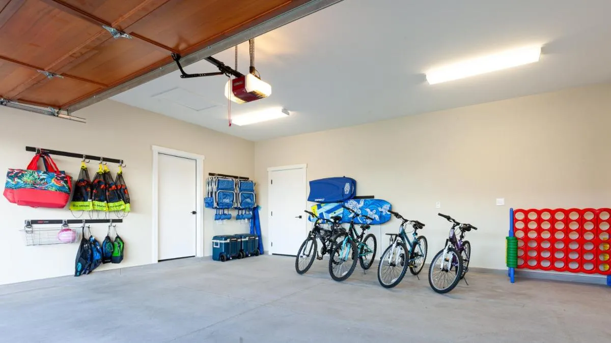 Image 4 of ALOHA SHORES Spacious Ainamalu 4BR Home with Mountain and Ocean View