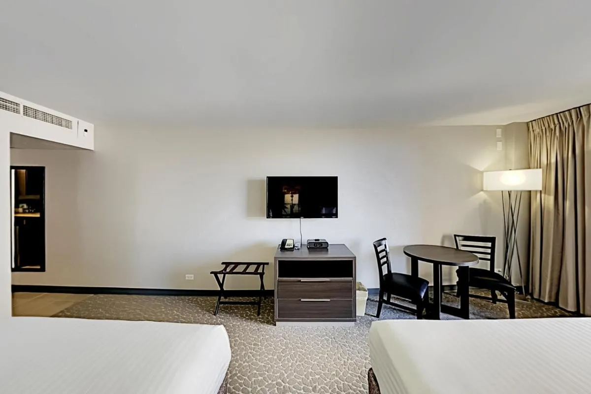 Image 2 of Aqua Palms Waikiki Ocean View Lanai Parking Included