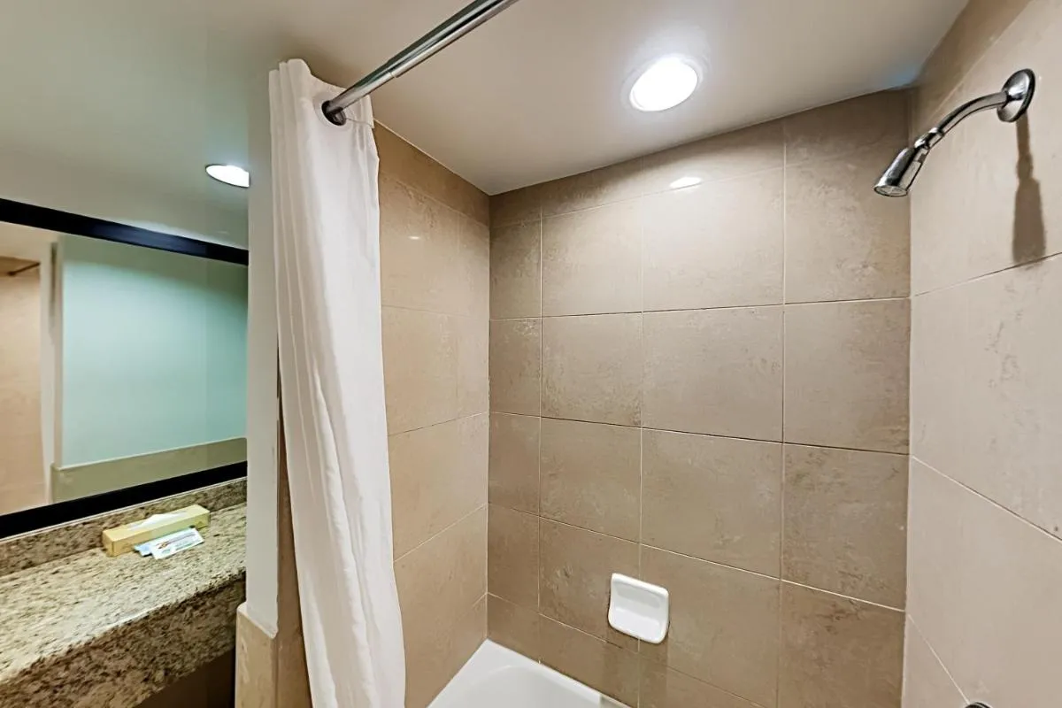 Image 6 of Aqua Palms Waikiki Ocean View Lanai Parking Included