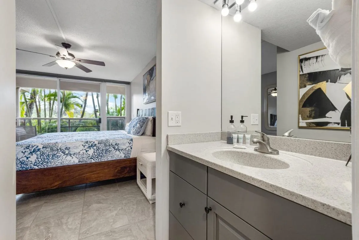 Image 6 of Beautiful Modern Remodeled Maui Banyan Studio