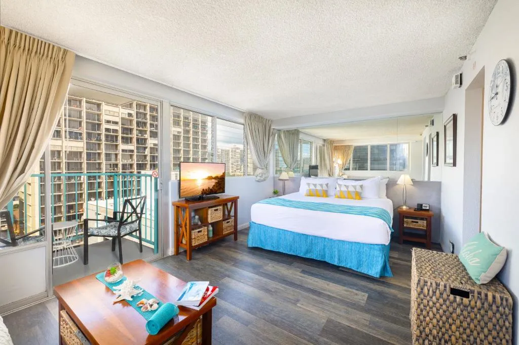 Image of Beautiful Studio in the Heart of Vibrant Waikiki