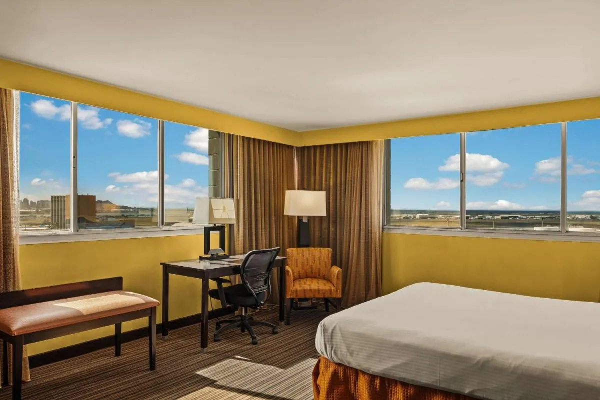 Image 4 of Best Western The Plaza Hotel Honolulu Airport – Free Breakfast