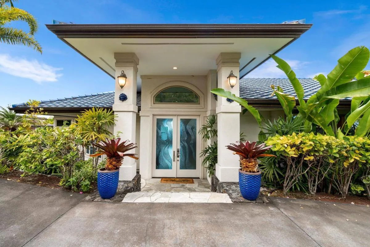 Image 4 of Blue Hawaii