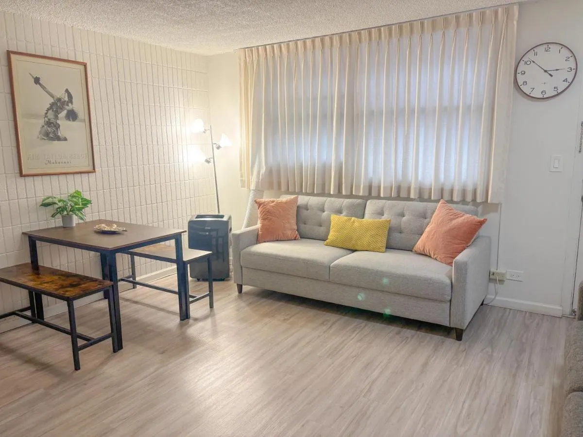 Image 1 of Bright Kalakauan Apartment condo